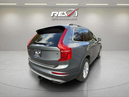 2018 Volvo XC90 T6 Momentum