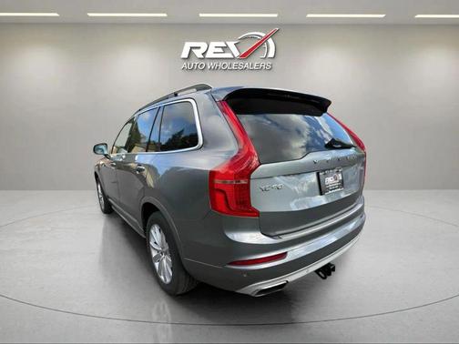 2018 Volvo XC90 T6 Momentum