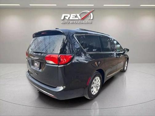 2018 Chrysler Pacifica Touring-L