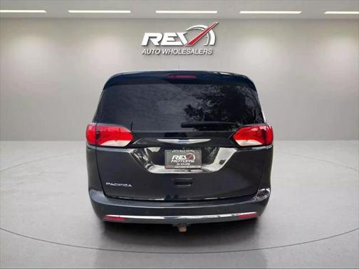 2018 Chrysler Pacifica Touring-L