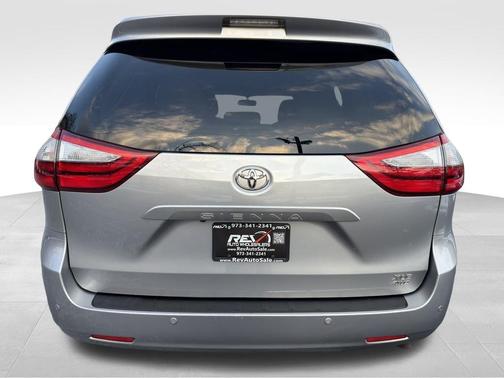 2016 Toyota Sienna XLE Premium