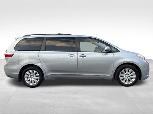 2016 Toyota Sienna XLE Premium