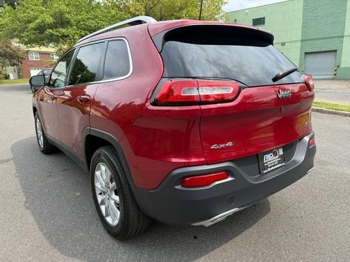 2016 Jeep Cherokee Sport