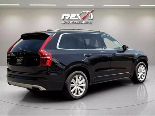 2016 Volvo XC90 T6 Momentum