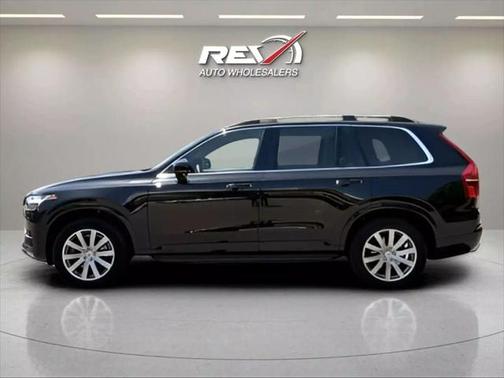 2016 Volvo XC90 T6 Momentum