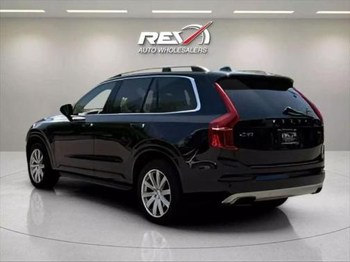 2016 Volvo XC90 T6 Momentum