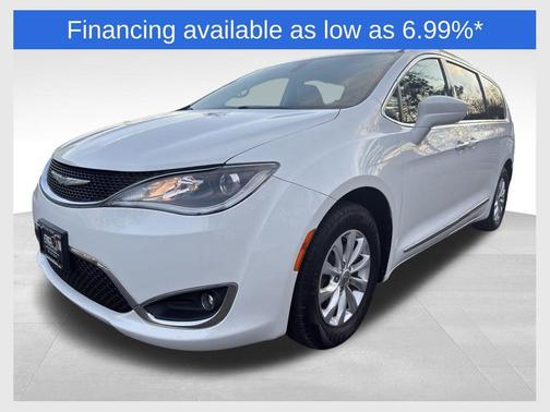 Bright White Clearcoat 2018 Chrysler Pacifica Touring-L
