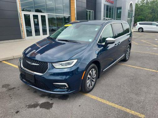 2023 Chrysler Pacifica Hybrid Limited