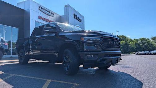 Diamond Black Crystal Pearlcoat 2022 RAM 1500 Limited