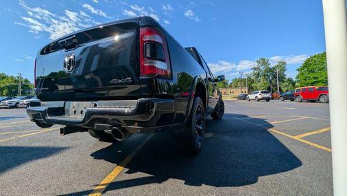 Diamond Black Crystal Pearlcoat 2022 RAM 1500 Limited