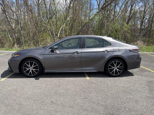 2024 Toyota Camry Hybrid SE
