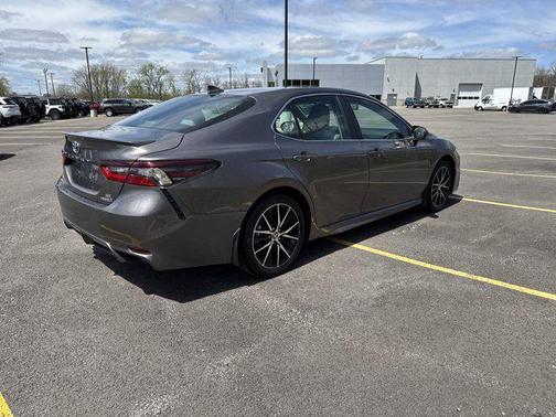 2024 Toyota Camry Hybrid SE