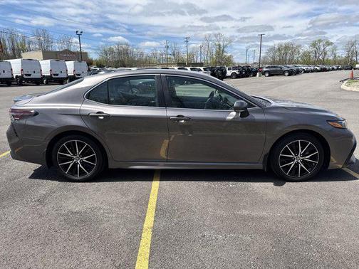 2024 Toyota Camry Hybrid SE