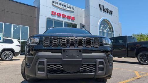 Diamond Black Crystal Pearlcoat 2026 Jeep Cherokee Laredo