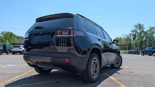 Diamond Black Crystal Pearlcoat 2026 Jeep Cherokee Laredo