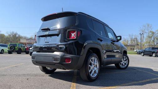 Black Clearcoat 2022 Jeep Renegade Latitude