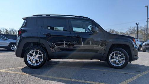 Black Clearcoat 2022 Jeep Renegade Latitude