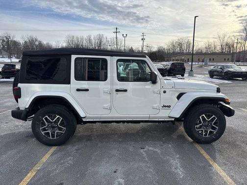 2025 Jeep Wrangler 4-Door Sahara 4x4