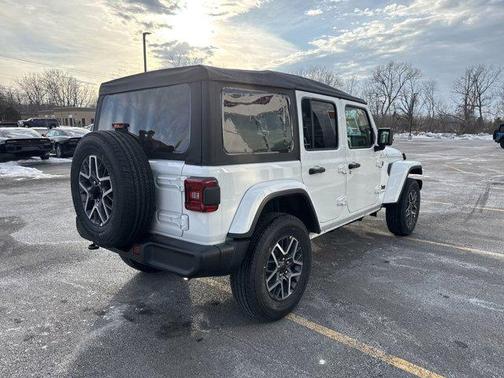 2025 Jeep Wrangler 4-Door Sahara 4x4