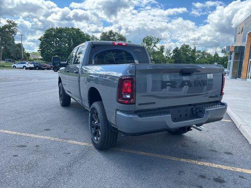 Ceramic Gray Clearcoat 2026 RAM 2500 Big Horn Crew Cab 4x4 6'4' Box