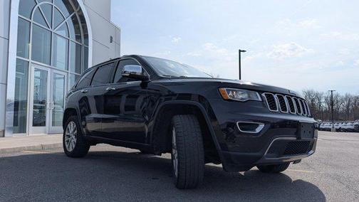 Diamond Black Crystal Pearlcoat 2017 Jeep Grand Cherokee Limited