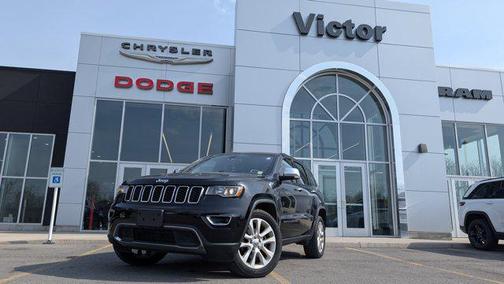 Diamond Black Crystal Pearlcoat 2017 Jeep Grand Cherokee Limited