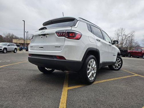 2022 Jeep Compass Latitude Lux