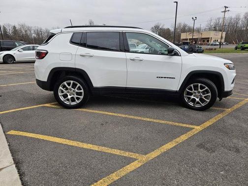 2022 Jeep Compass Latitude Lux