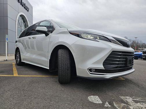 2023 Toyota Sienna XLE