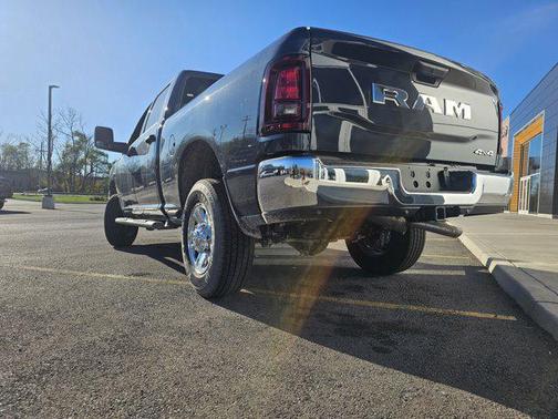 2025 RAM 2500 Tradesman Crew Cab 4x4 6'4' Box