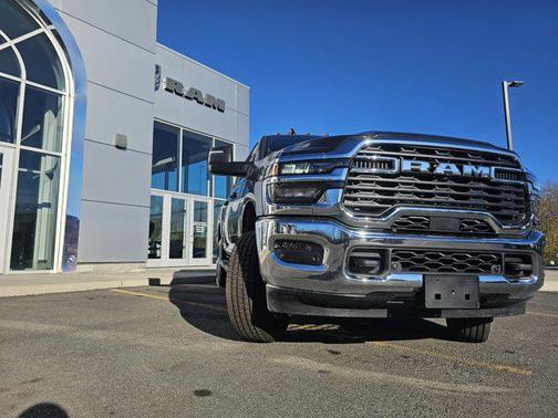 2025 RAM 2500 Tradesman Crew Cab 4x4 6'4' Box