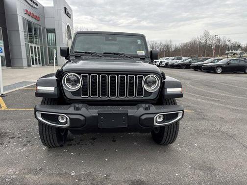 2025 Jeep Wrangler 4-Door Sahara 4x4