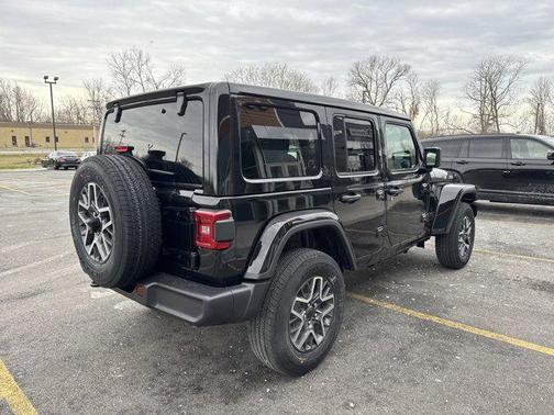 2025 Jeep Wrangler 4-Door Sahara 4x4