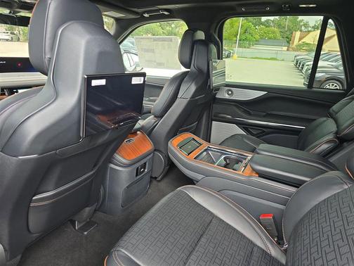 2025 Lincoln Navigator Black Label