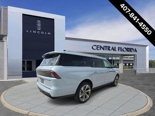 Crystal White Metallic Clearcoat 2026 Lincoln Navigator Black Label