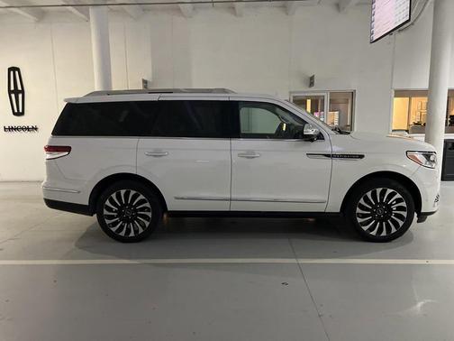 2022 Lincoln Navigator Black Label