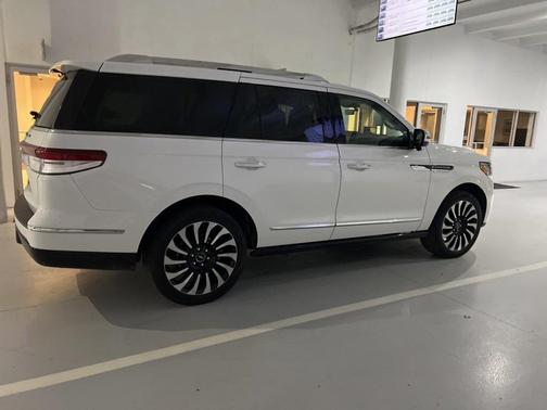 2022 Lincoln Navigator Black Label
