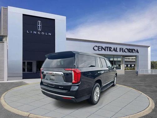 2022 GMC Yukon XL SLT