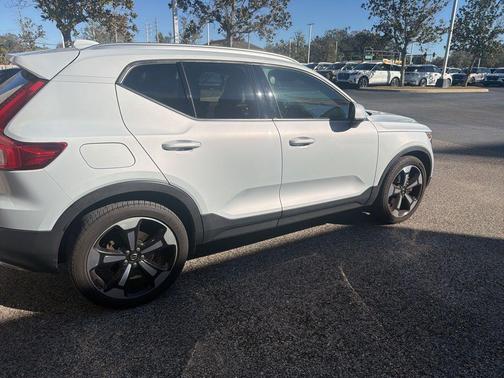2020 Volvo XC40 T5 Momentum