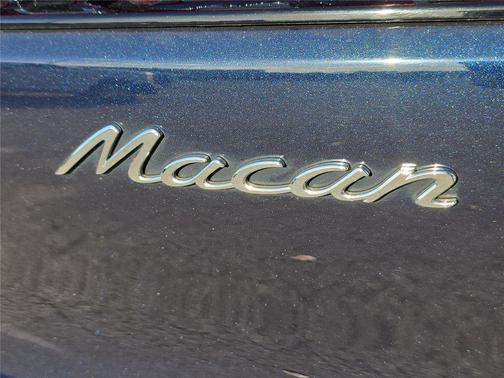 2023 Porsche Macan T