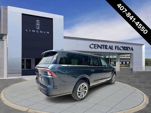 Flight Blue Metallic Clearcoat 2026 Lincoln Navigator Reserve