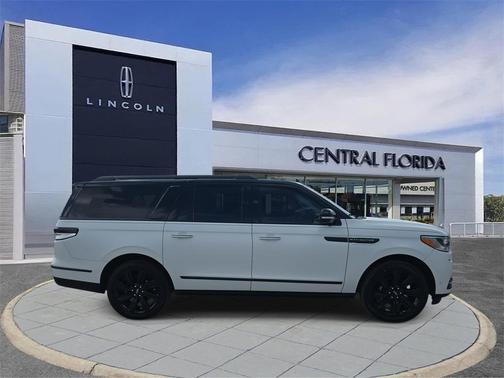 2022 Lincoln Navigator Black Label