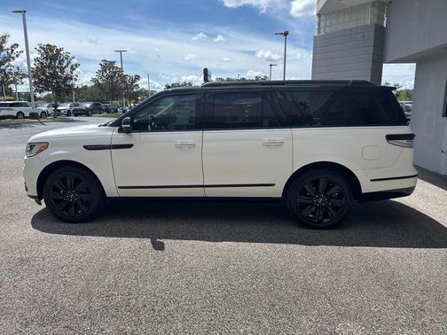 2022 Lincoln Navigator Black Label