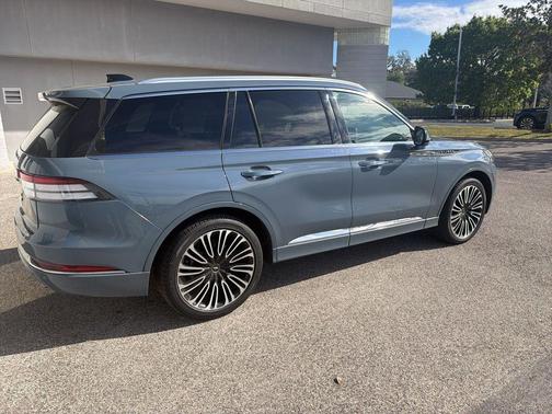 Whisper Blue Metallic Clearcoat 2025 Lincoln Aviator Black Label AWD