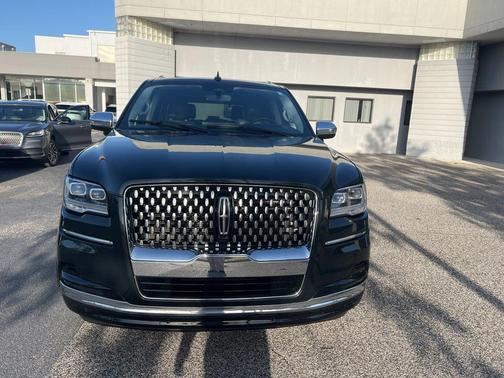 Manhattan Green Metallic Premium Colorant 2023 Lincoln Navigator Black Label