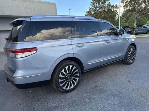 CHROMA CRYSTAL BLUE PREMIUM 2022 Lincoln Navigator BLACK LABEL