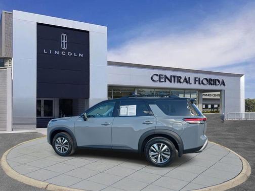 2024 Nissan Pathfinder SL 4WD