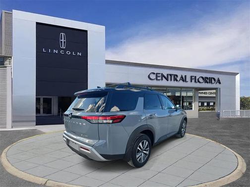 2024 Nissan Pathfinder SL 4WD