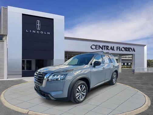 2024 Nissan Pathfinder SL 4WD