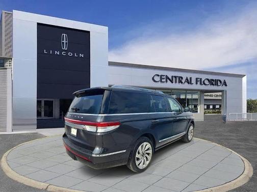 STARLIGHT GRAY METALLIC PC 2024 Lincoln Navigator RESERVE